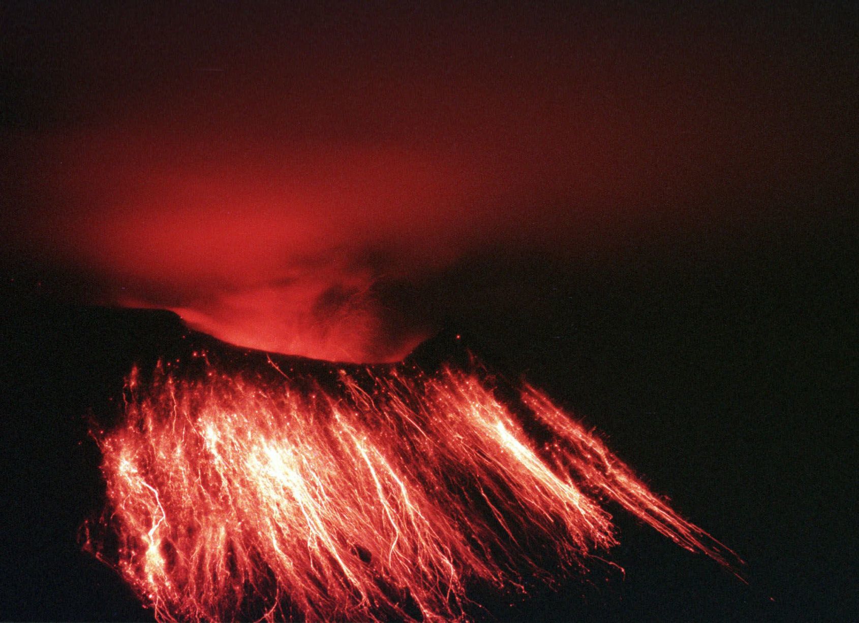1999: ECUADOR VOLCANO